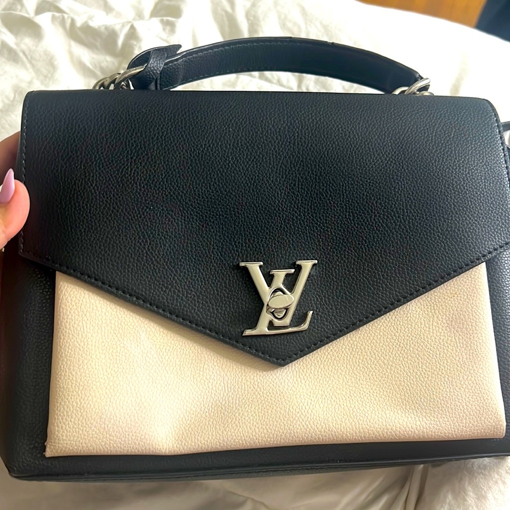 Lock me Louis Vuitton